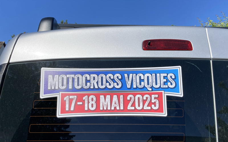 Motocross de Vicques 2025. Triumph Moto-club. Logotype. Communication visuelle événementielle. Motocross de Vicques 2025. Triumph Moto-club. Logotype. Communication visuelle événementielle.