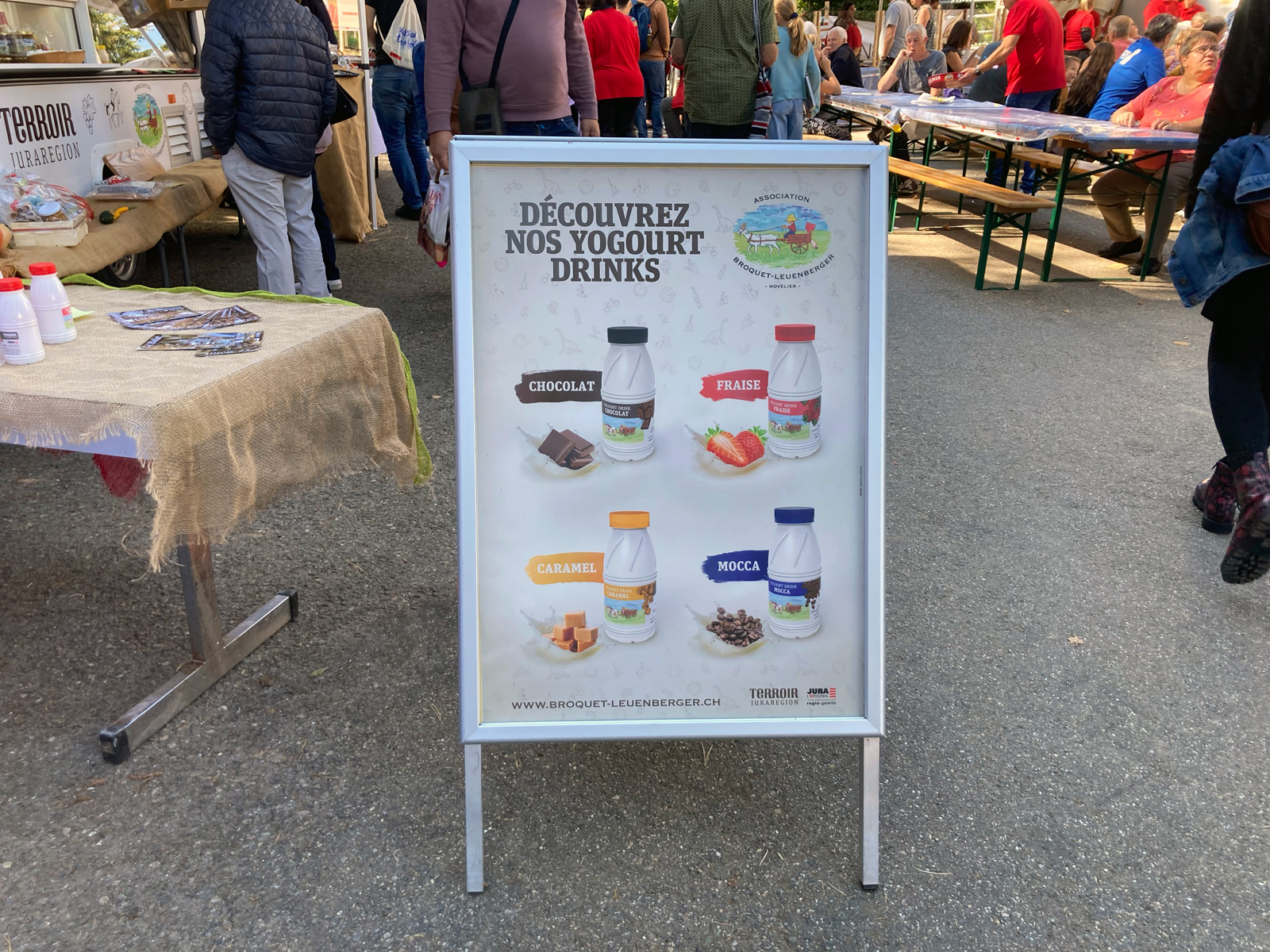 Design d'affiche promotionnelle pour les yogourt-drinks de l'Association Broquet-Leuenberger, à Movelier.
